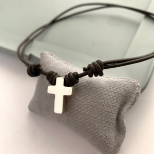 Regalo Primera Comunión/ Collar cruz latina pequeña con cuero/ plata mexicana/ ROMA imagen 3