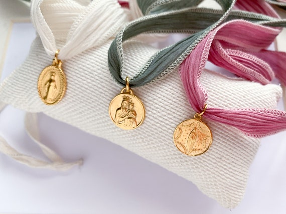 Miraculous Medal for bouquet with silk strand/gold plated Sterling silver/made in Spain
