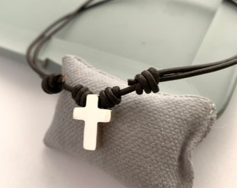 Erstkommunion Junge Geschenk / kleine lateinische Kreuz Halskette / ROMA