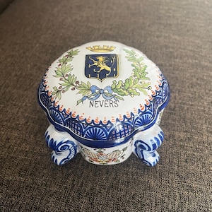 Bombonera de loza francesa vintage de E. Georges Nevers