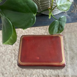 Commode vintage en cuir italien : une touche d'élégance d'antan