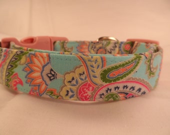 Collier de chien printemps coloré Paisley sur fond bleu