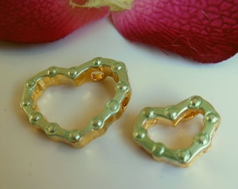 pretty gold metal heart pendant