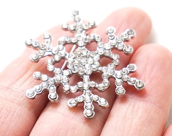 ON VACATION vintage Silver Snowflake Brooch Sparkling Crystal Rhinestone Brooch Pin Vintage Jewelry Clear Rhinestone Pin Round