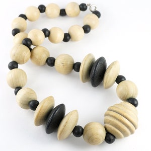 Retro houten ketting, zwart en natuurlijk, etnische tribal dikke boho boho vintage sieraden jaren 70