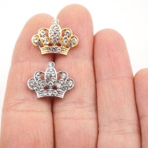Mała broszka w kształcie królewskiej korony w kolorze srebrnym lub złotym, broszka na klapę marynarki, mała kryształowa szpilka z kryształkami, biżuteria Queen Tie Tack