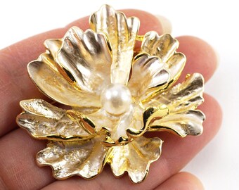 ON VACATION Elegant 3D Flower Brooch, Yellow Gold Wedding brooch, White Pearl Brooch Pin, Vintage Brooch, Metallic Enamel