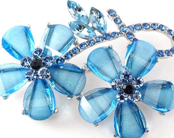Splendida spilla a forma di fiore con cristalli blu, spilla vintage con strass argentati, spilla "Something Blue" per matrimoni.