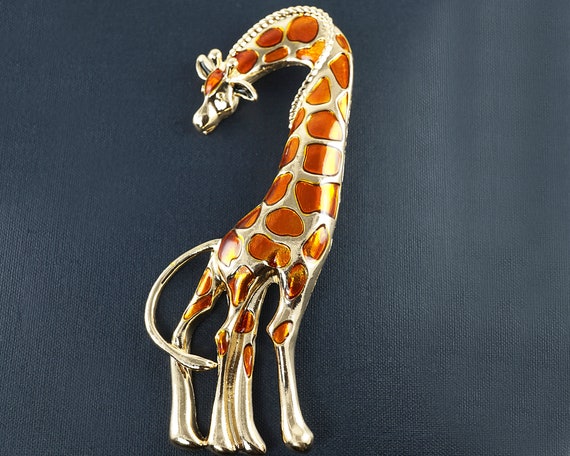 Giraffe outlet brooch pin