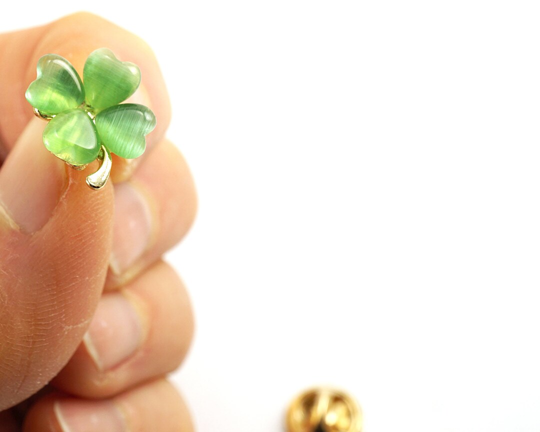 ON VACATION St Patricks Day Gift, Small Green 4 Leaf Clover Brooch Pin