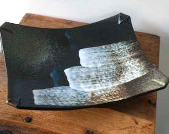 Vassoio in ceramica artigianale unico, piatto rettangolare, piatto in ceramica fatto a mano, piatto geometrico moderno marrone bianco casa organico moderno