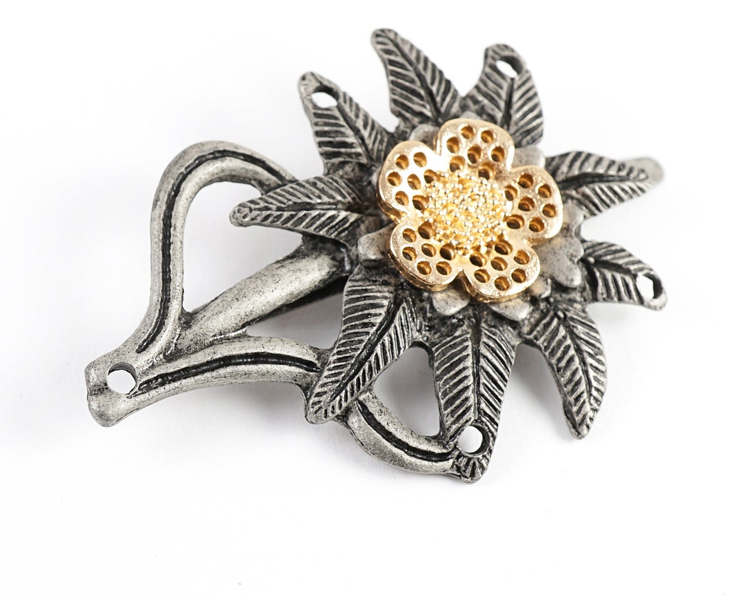 Repro WW2 German Gebirgsjager Darkened Edelweiss Field Cap Badge With Prongs