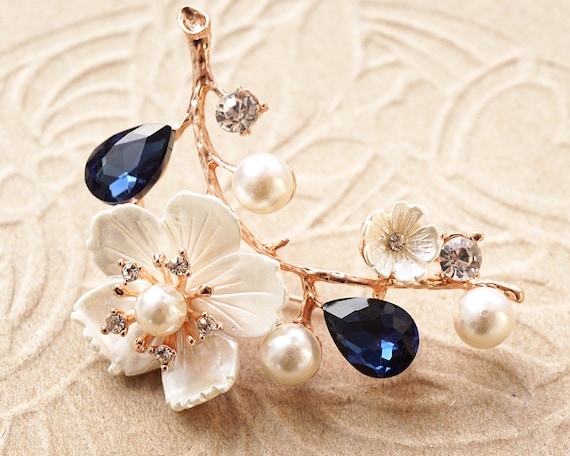 White Flower Brooch Dark Blue Teardrop Crystals Pearls  display picture 2
