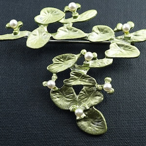 Floating Seerosen Brosche, grüne Blatt Brosche kleine Perlen, Vintage Metallic Grün Pflanze Botanische Pin Natur inspiriert Schmuck