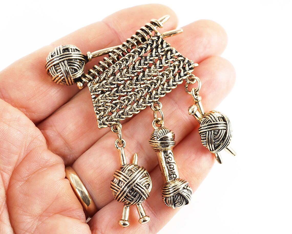 В ОТПУСК Вязание броши с подвесками из пряжи, булавка с узором для свитера, серебряная бронза или медь, подарок вязальщице 5 — изображение