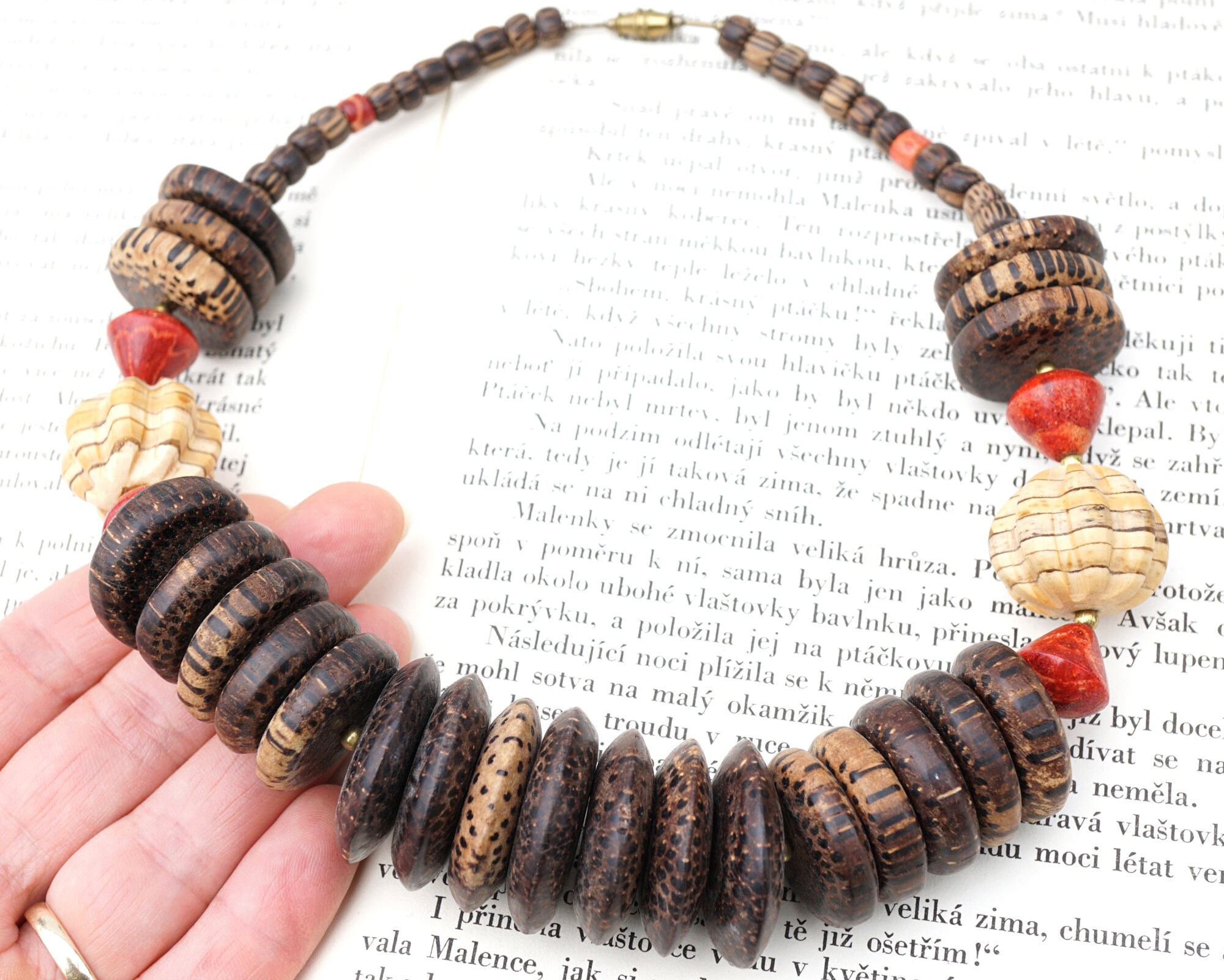 Collier Long Perlé Rouge - Graines, Bois Et Pierres, 90 Cm, Occasion