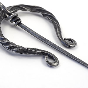 Penannular Shawl Pin, Vintage Dark Silver Pin Antique Silver Metal C-shape Scarf Sweater Pin, Viking Pin, Circle Pin
