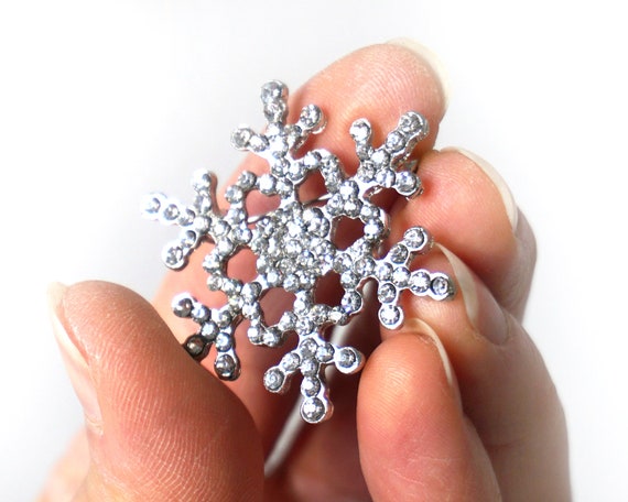 Sparkling Crystal Large Snowflake Pin Silver Tone Sparkling Crystal Large Snowflake Pin Silver Tone