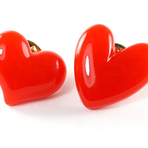 ON VACATION Small Red Heart Pin, Tiny Heart Brooch, Heart Cartoon Emoji, Love lapel pin, Vintage jewelry