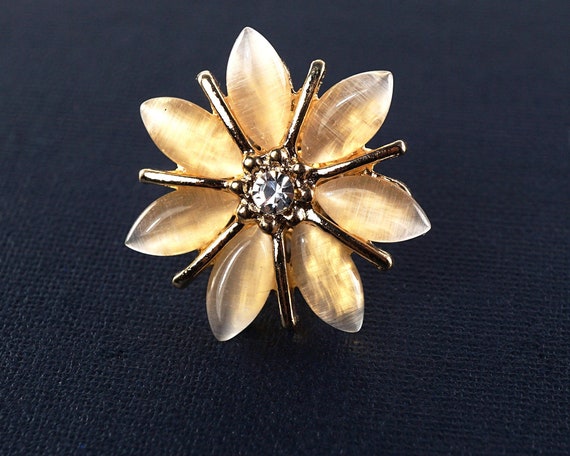 ON VACATION Exquisite Opal Flower Brooch, Small G… - image 1