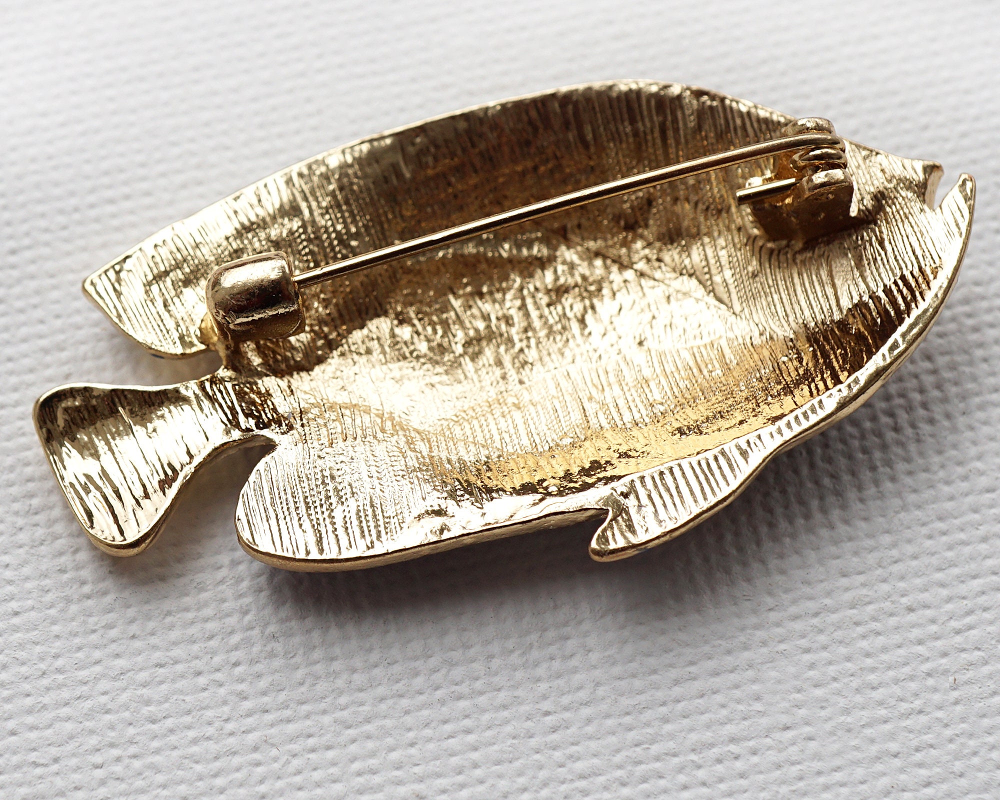 Broche vintage Daxon années 80 – Poisson chinois émaillé 🐟 - Montres & Bijoux