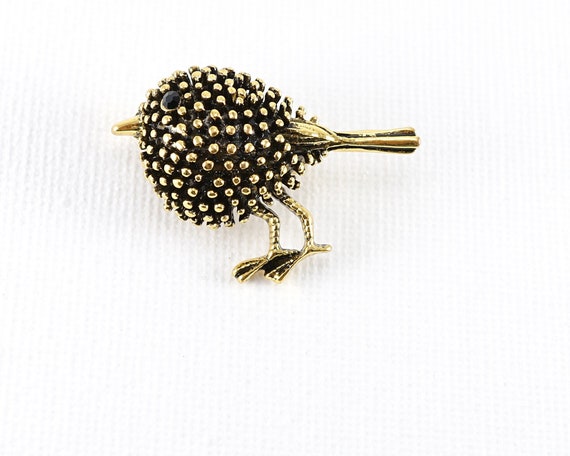 Little bird Brooch, Vintage Birdie Pin, Golden metal, Tiny Rhinestone Black Eye, Small Gift