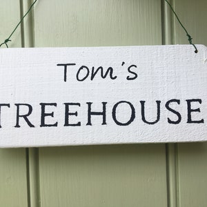 Personalised Tree House Wooden Sign Wooden Rustic Outdoor Garden Sign imagem 3