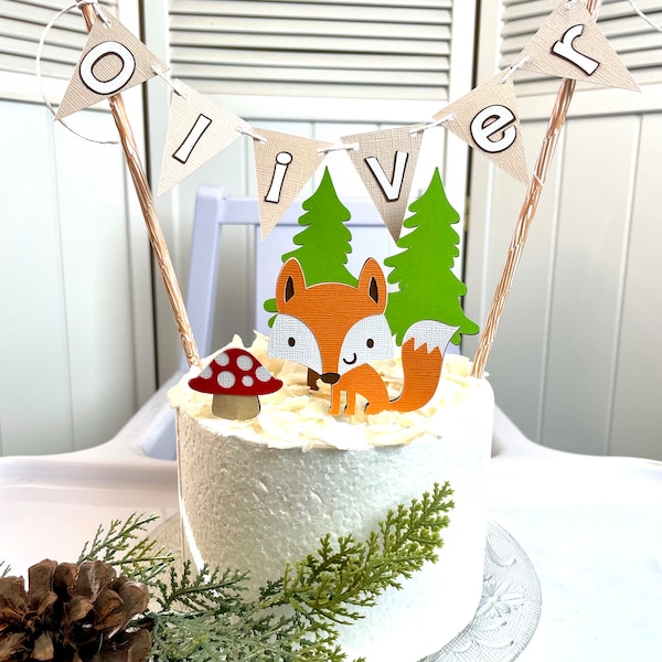 Personalize name + critter. Woodland Cake Topper w/ wood grain straws. Woodland baby shower topper | Forest cake topper | Woodland cake.