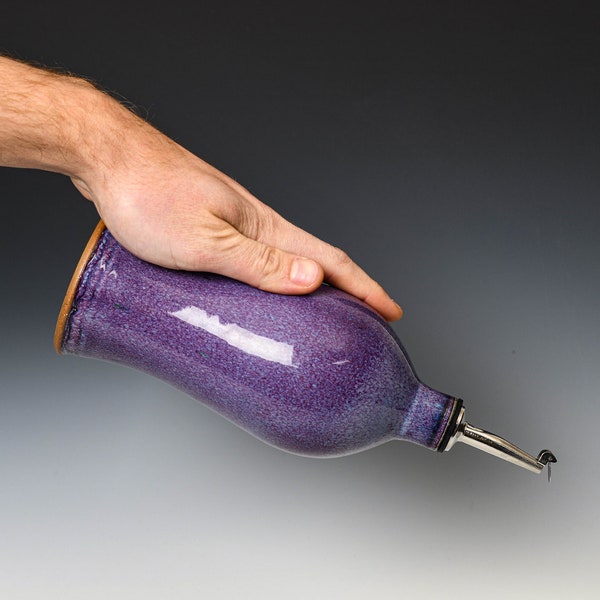 Huilier à huile d'olive fait main en grès : distributeur en céramique émaillée violette