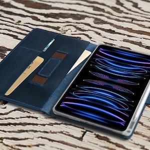 Personalisierte Leder iPad Air 11 13 2025 Fall,iPad Pro 12.9 Abdeckung,iPad Pro 11 Abdeckung,iPad mini 6 Hülle, Kartenhalter Stifthalter aus beunruhigtem Leder