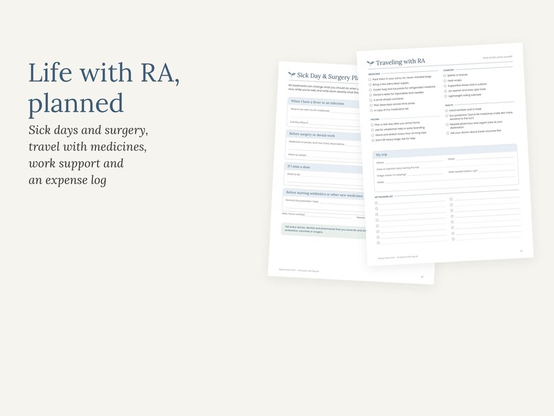 Puede incluir: Dos p&aacute;ginas de planificador de papel blanco tituladas Sick Day & Surgery Plan y Traveling with RA, con listas de verificaci&oacute;n y campos para completar informaci&oacute;n m&eacute;dica, preparaci&oacute;n de viajes y registro de gastos, con el texto Life with RA, planned.