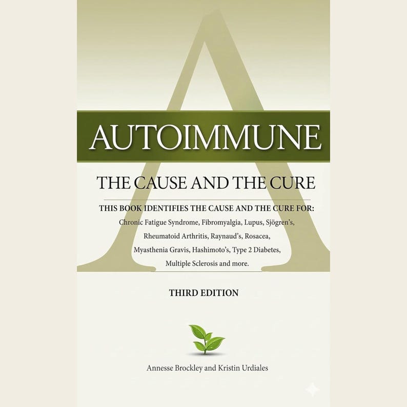 Pu&ograve; includere: Una copertina di libro intitolata Autoimmune: The Cause and The Cure, Third Edition, di Annesse Brockley e Kristin Urdiales. La copertina presenta una grande lettera A, una fascia orizzontale verde e una piccola icona a forma di foglia verde.