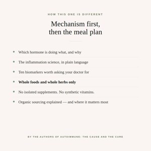 Op de afbeelding: Een witte informatieve afbeelding met zwarte tekst getiteld How this one is different, Mechanism first, then the meal plan. Het bevat zes opsommingstekens over hormoonwetenschap, ontstekingen, biomarkers, volwaardige voeding en biologische inkoop.