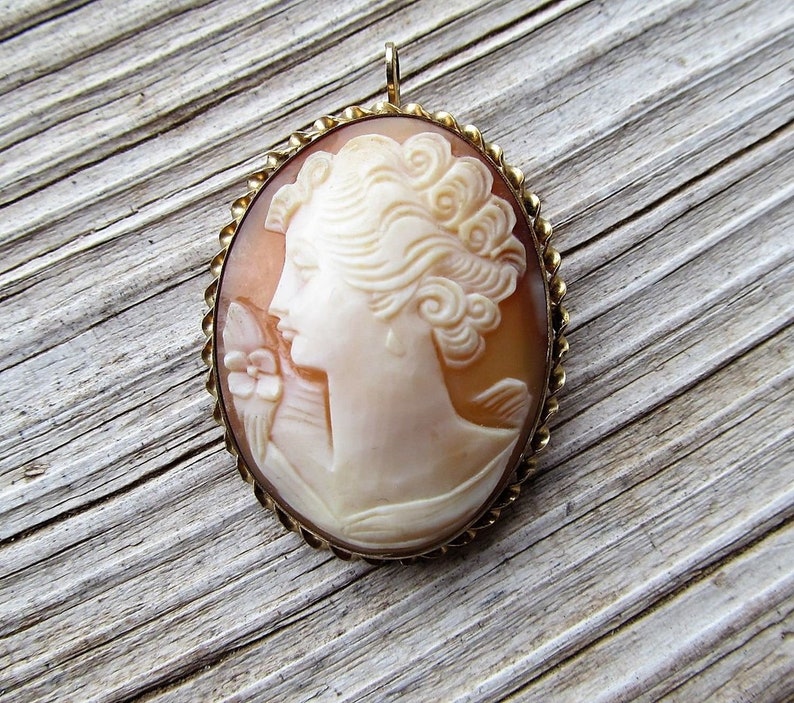 left facing cameo brooch