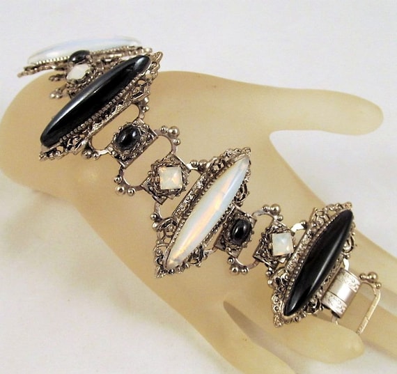 60s Wide Silvertone Links Black Glass Cabochons Bracelet