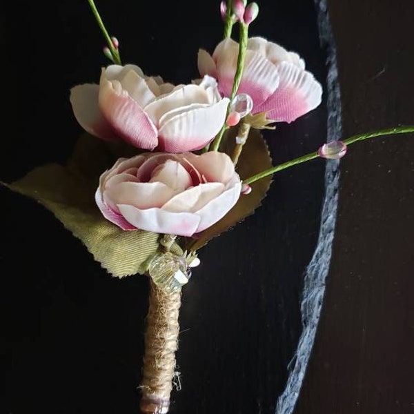 Cute boutonniere in dark rose and jute