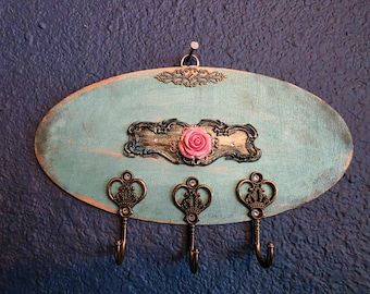 Jewelry or key holder in turquoise and copper with fancy accents