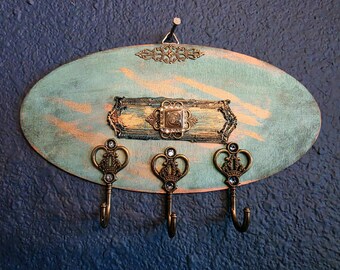 Jewelry or key holder in turquoise and copper with fancy accents