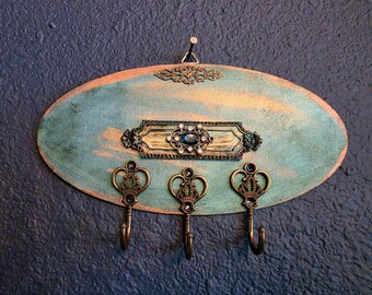 Jewelry or key holder in turquoise and copper with fancy accents