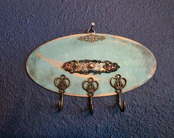 Jewelry or key holder in turquoise and copper with fancy accents