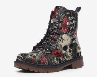 Botas de cuero vegano en "In Her Morally Grey Era" - Botas de combate con estética BookTok - Regalo literario estilo "Dark Academia" - Ajuste ancho y ligero