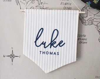 Banderín de lona a rayas personalizado con nombre: decoración infantil