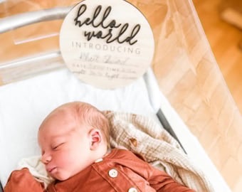 Letrero de nacimiento personalizado: Estadísticas florales del nombre del bebé