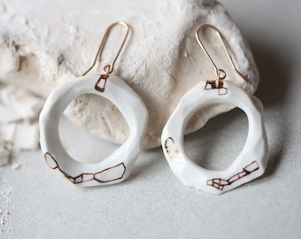 Ikopa. Earrings in Limoges porcelain and gold.