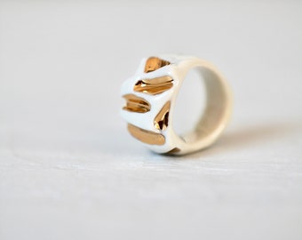 leman, ring in white porcelain and gold, enameled, unique piece