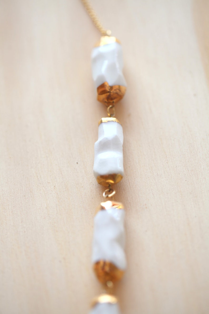 Cachoiera. Earth drop necklace in porcelain and gold. image 3