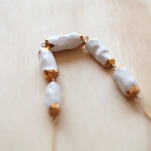 Cachoiera. Earth drop necklace in porcelain and gold. image 5