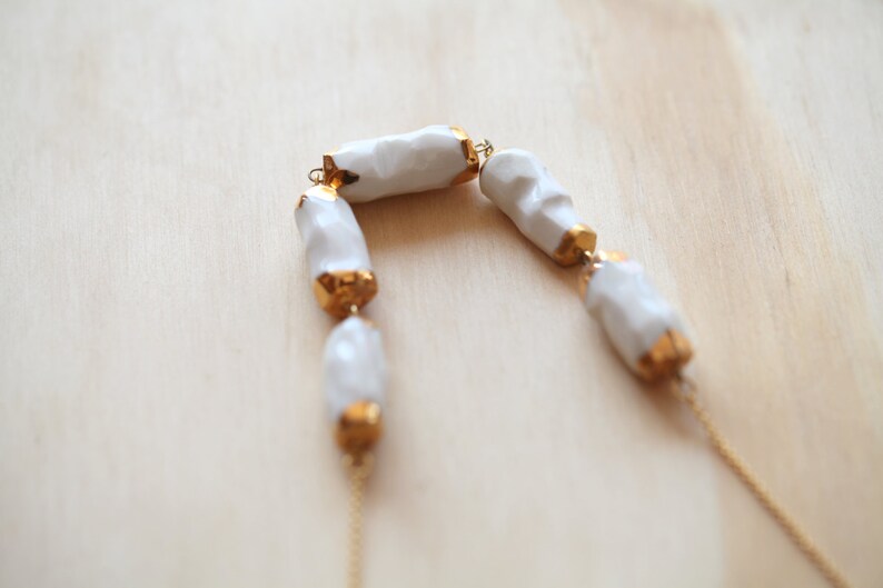 Cachoiera. Earth drop necklace in porcelain and gold. image 5