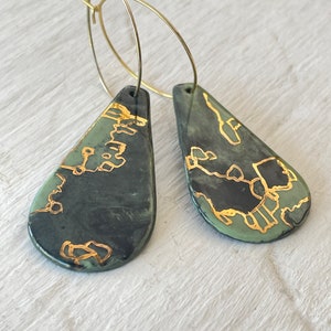 Siljan. Limoges porcelain and gold earrings.