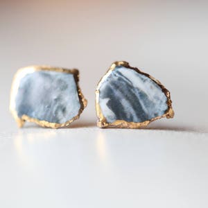 Marbled Seine. Earrings in Limoges porcelain and gold. Ceramic jewelry. image 3